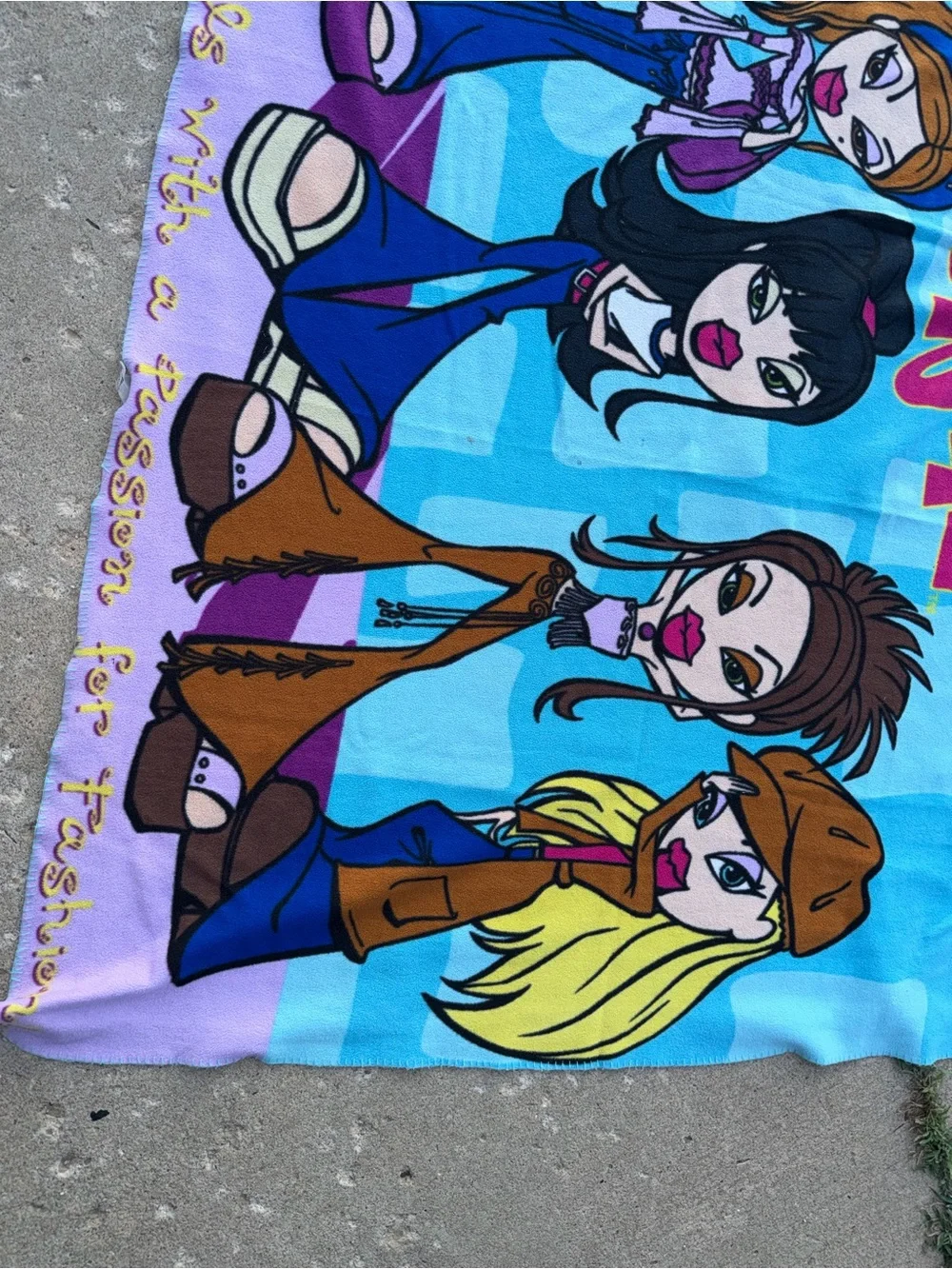 2003 Y2K vintage BRATZ fashion dolls Graphic light weight fleece blanket throw
